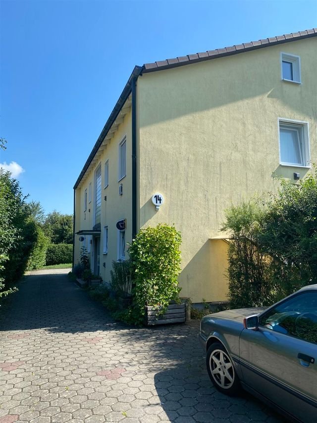 Mehrfamilienhaus in Emmering, 82275 Emmering , Kr Fürstenfeldbruck, Haus