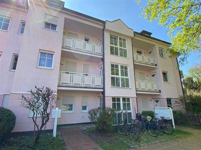 Wohnen im Häusler-Park – Charmante 3-Zimmerdachgeschosswohnung, 82256 Fürstenfeldbruck, Wohnung